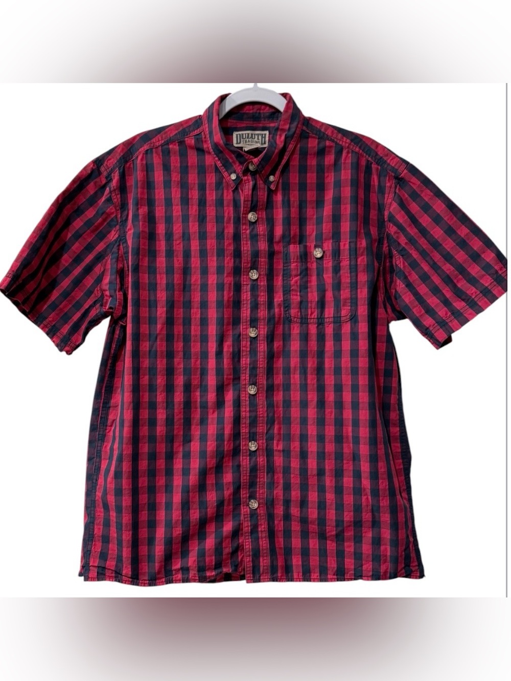 Duluth Trading Co. men’s Medium short sleeve button down red & blue plaid shirt